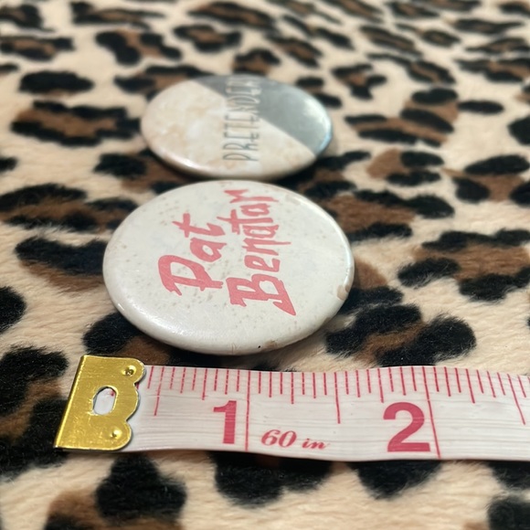 PAT BENATAR ❤️ THE PRETENDERS Vintage Rock Button Pin Pinback Rock  Collectible - Picture 5 of 11